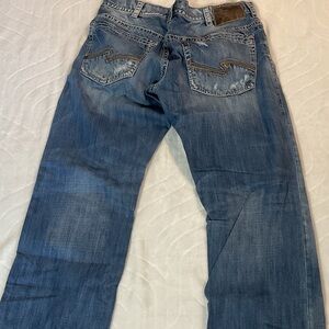Silver Jeans Relaxed Fit Blue Denim
34x34 distressed cowboy